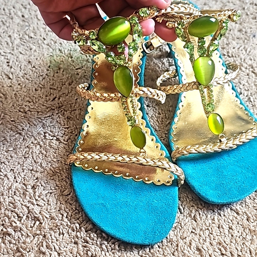 A new without tags, ann marino, low heels sandals, size 6M